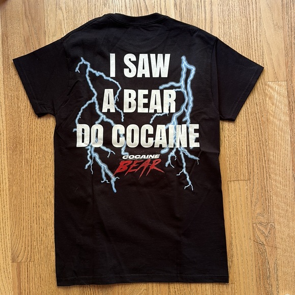 ♻️DONATED DEC. 2023♻️
Cocaine Bear t-shirt size Men’s S - Picture 2 of 3